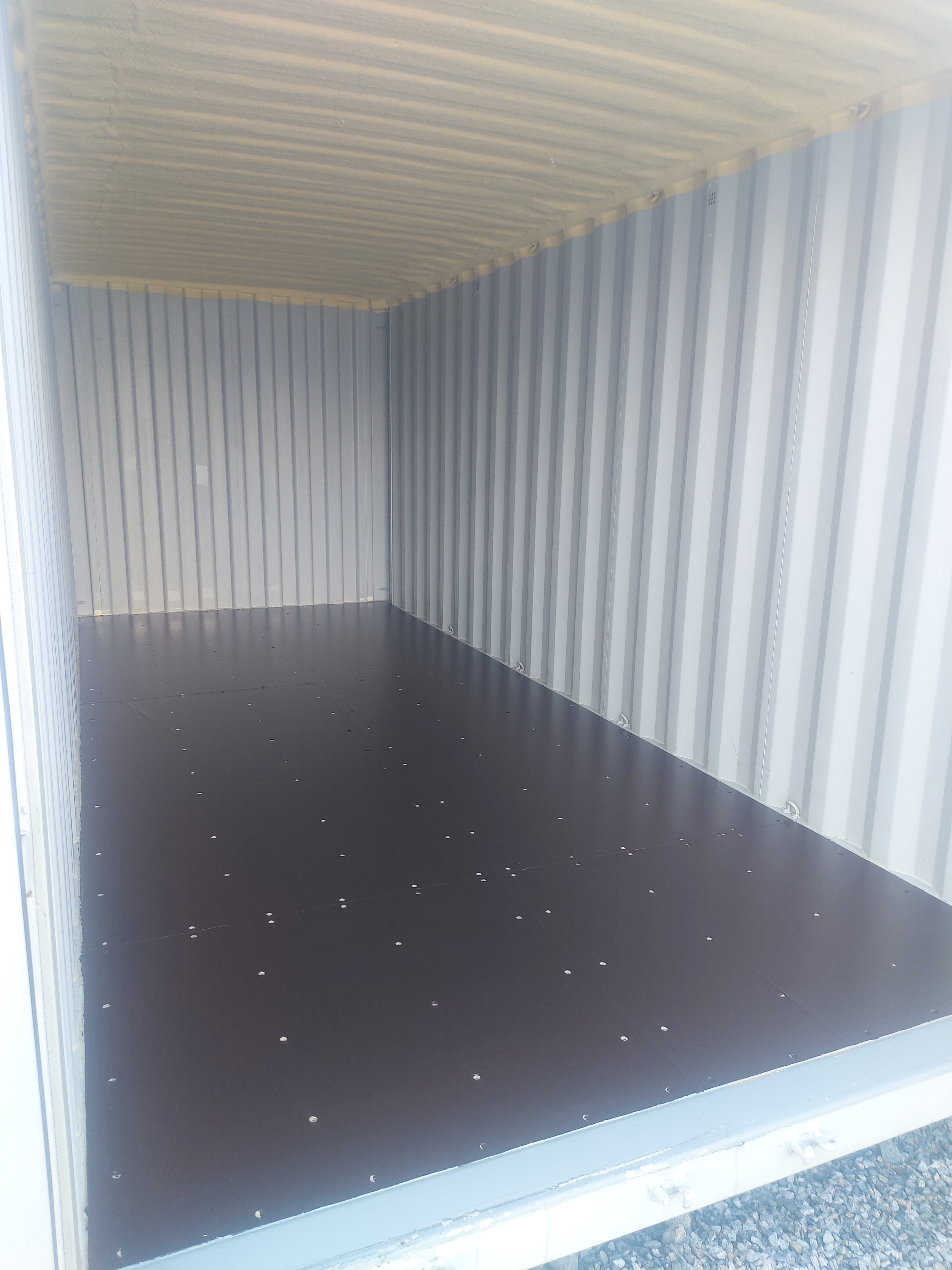 Storage yard and containers