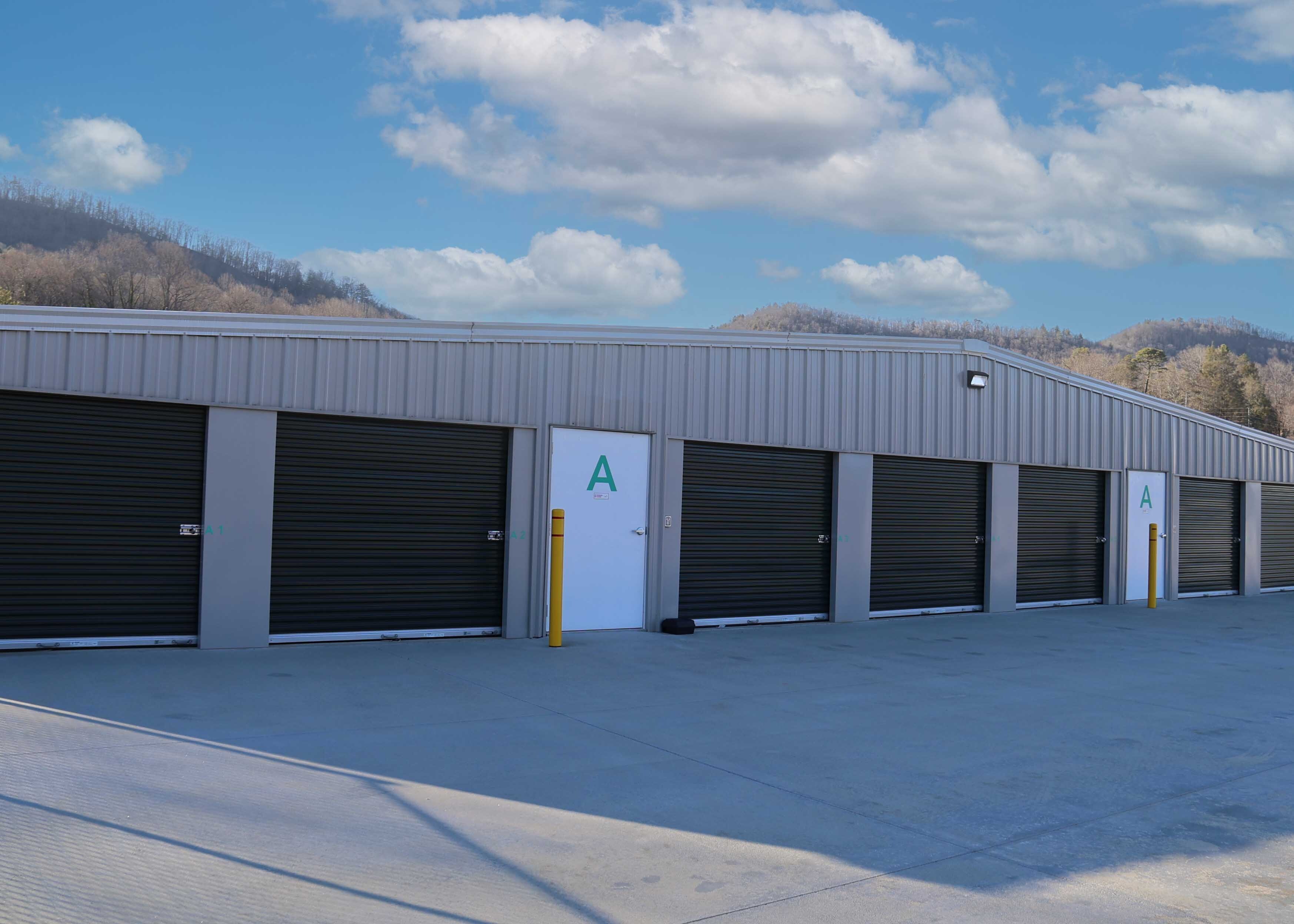 Drive up self storage units with easy access and climate controlled options in Clayton, GA, featuring great customer service.