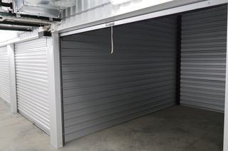 Open climate-controlled storage unit Open climate-controlled storage unit