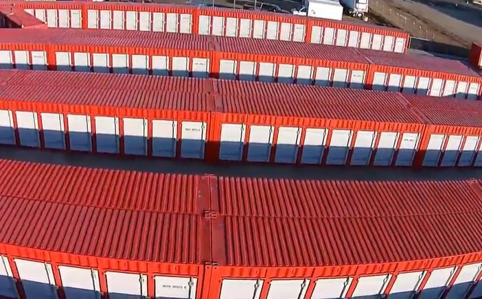 857 storage units in a variety of sizes to meet your warehousing needs.