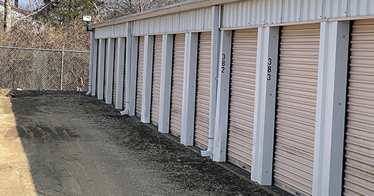 Drive-up self storage units at EZ Storage & Rentals in Farmington, MO