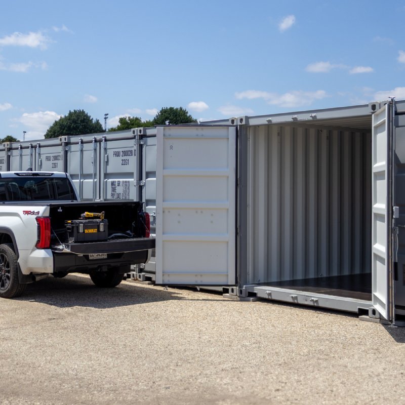 Drive-up storage containers in Kitchener