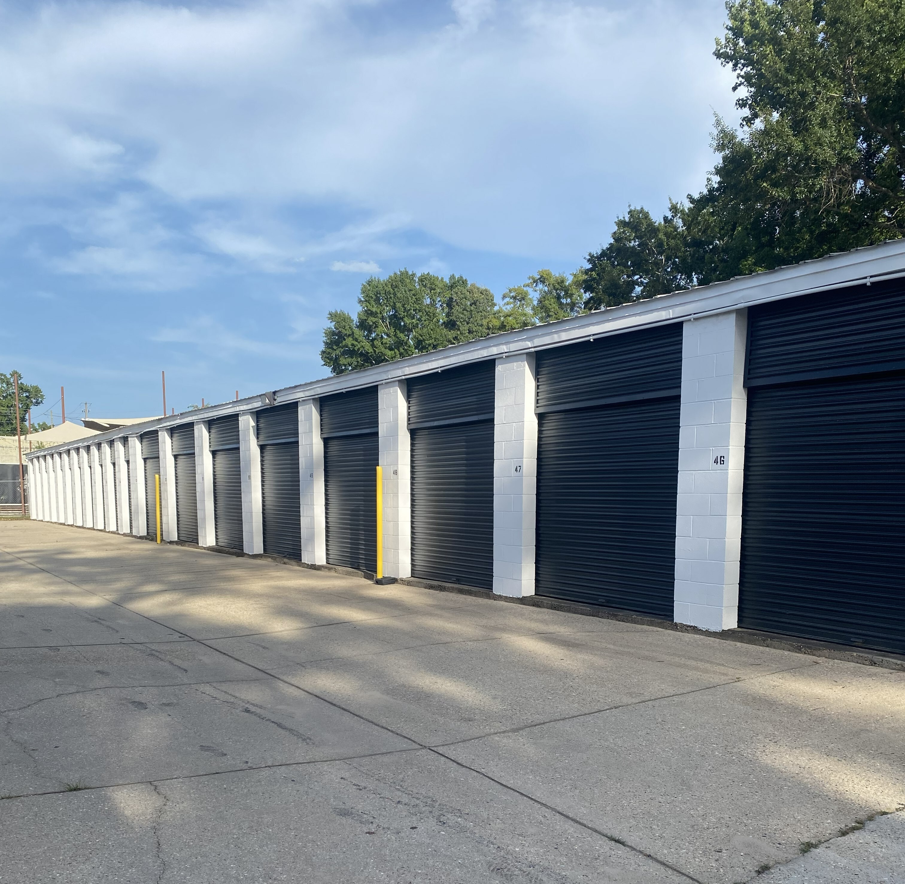 Exterior photo of Mid-City Storage units in Hattiesburg