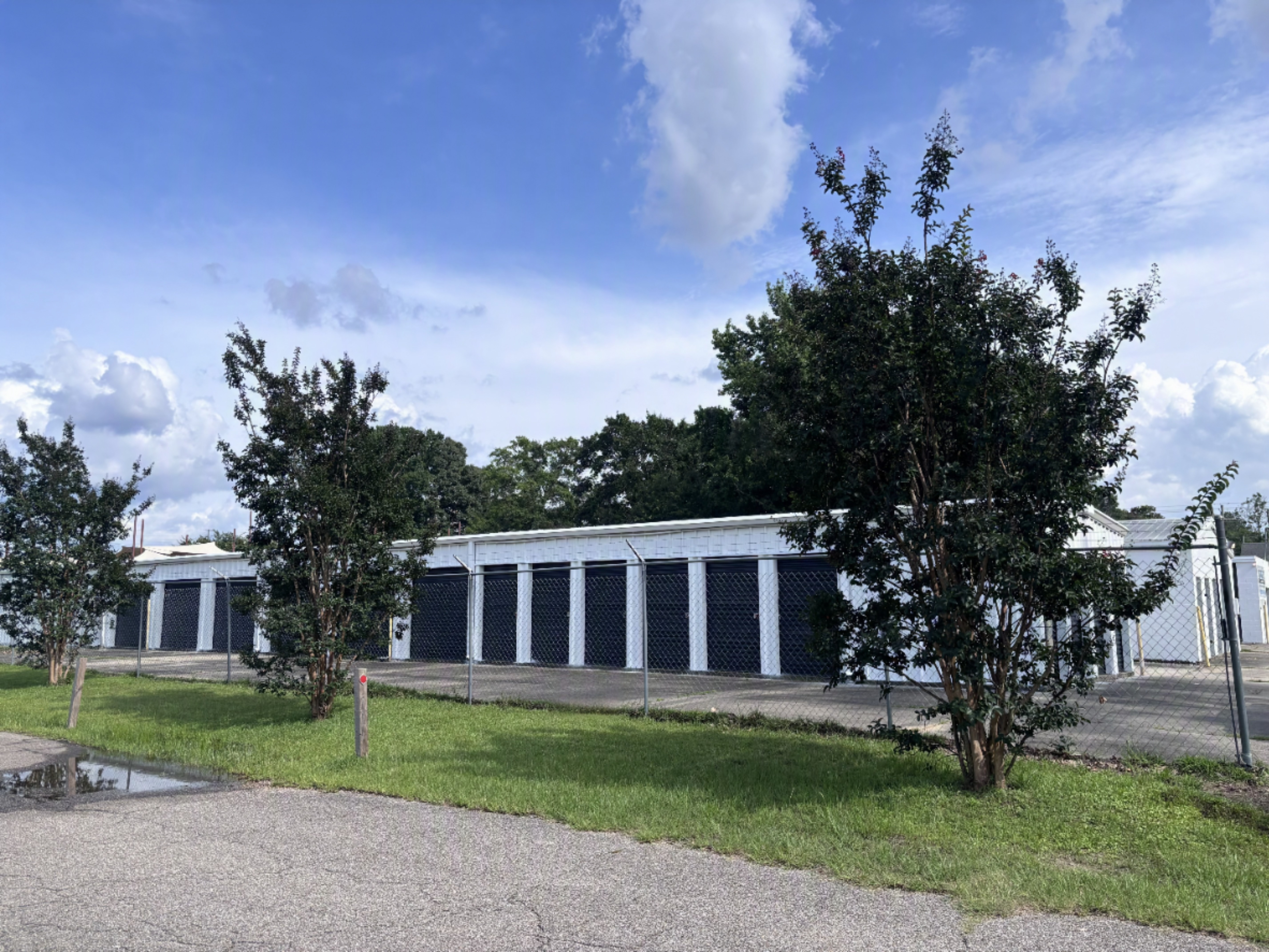 Exterior photo of Mid-City Storage units in Hattiesburg