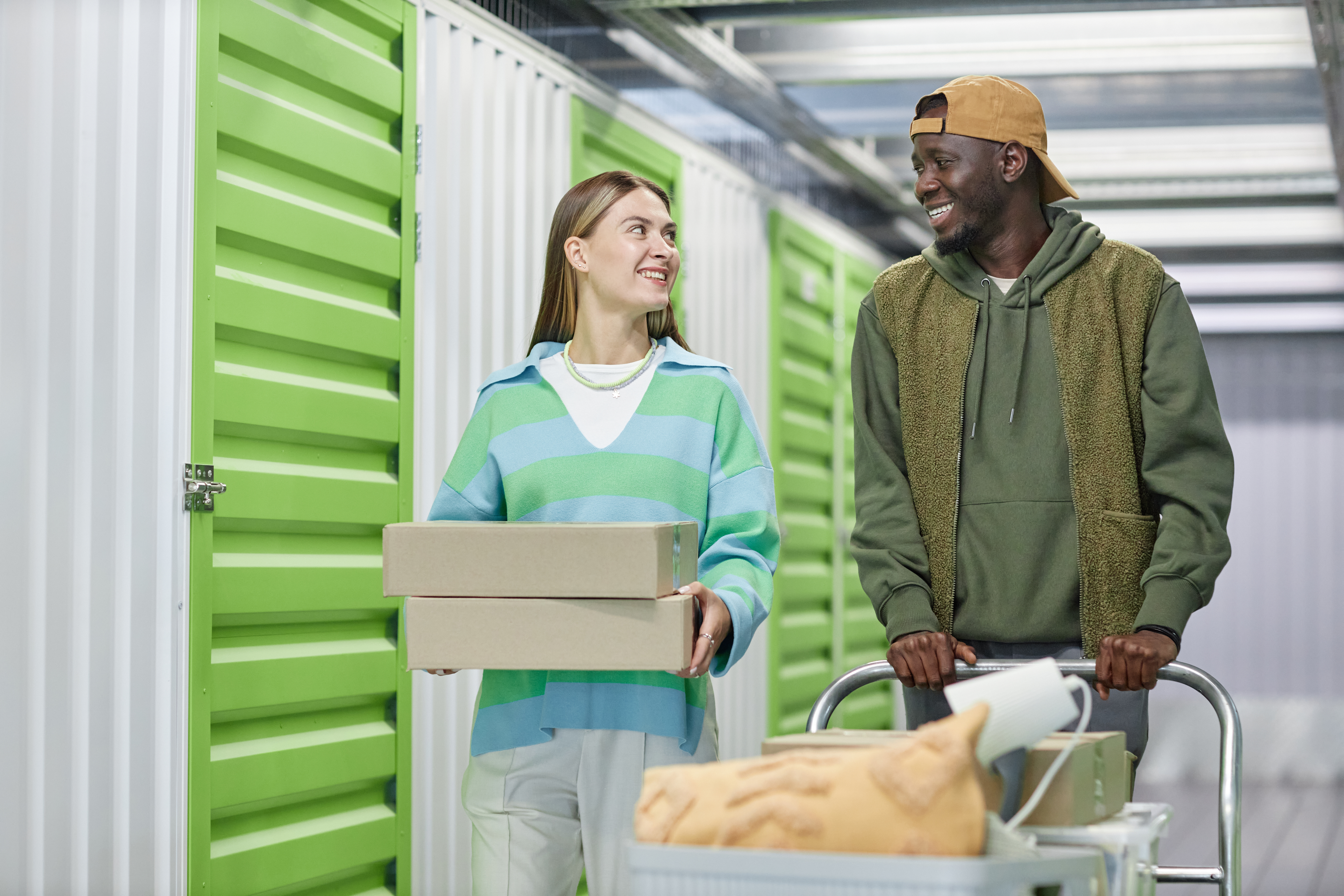 Couple moving boxes into one of the best storage units in Cedar Bluff, VA. Couple moving boxes into one of the best storage units in Cedar Bluff, VA.